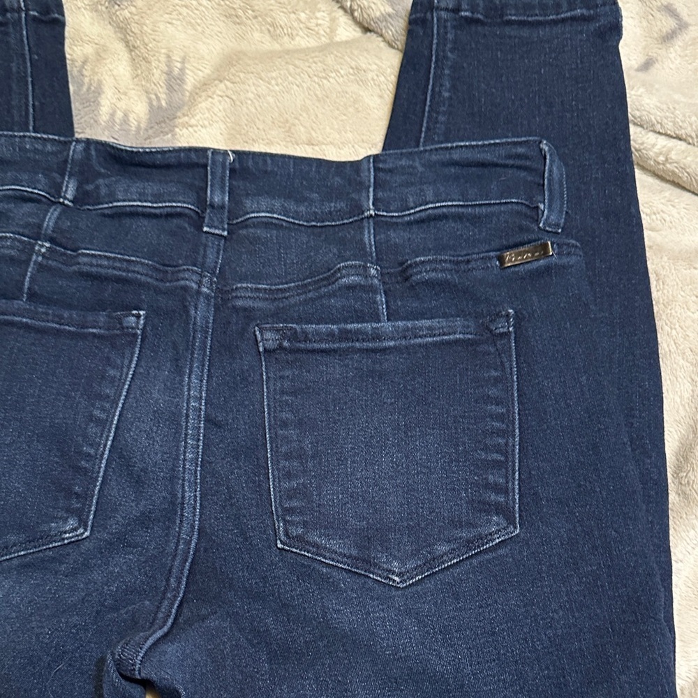 A190.   KanCan Dark Wash Skinny Jeans